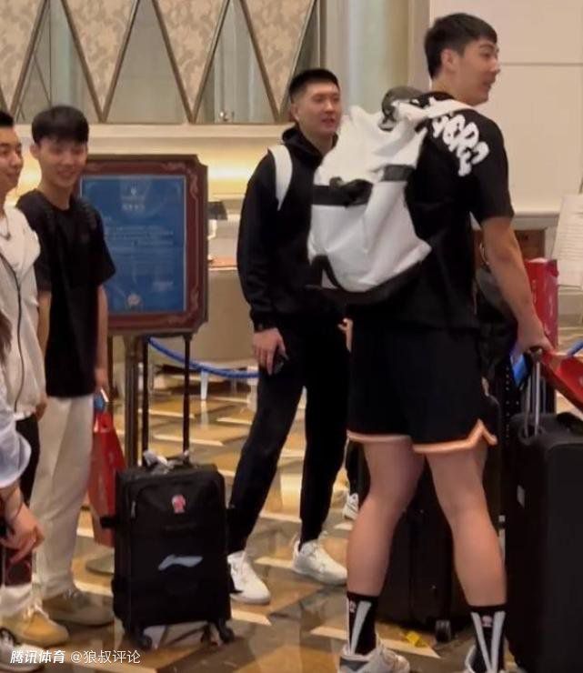 娇妻4p被三个男人伺候电影